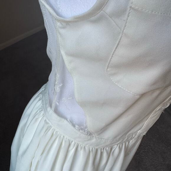 NWT $50 Akira Chicago Red Label‎ Women's Sleeveless Lace Back Dress Medium Cream - Picture 7 of 12